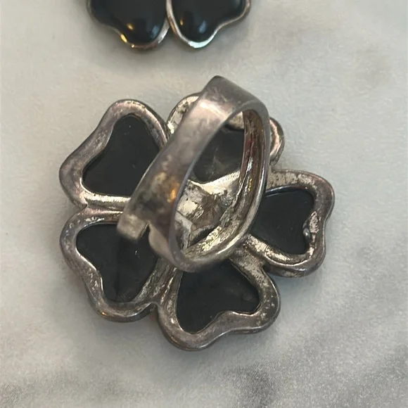 Pre owned- Elegant Black Flower Jewelry Set - Picture 16 of 16